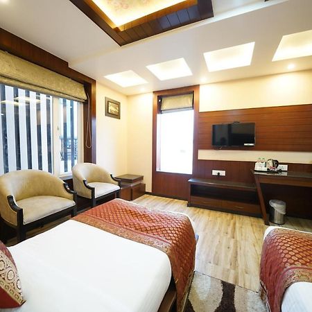 Square Inn Hotel,Varanasi Bagian luar foto