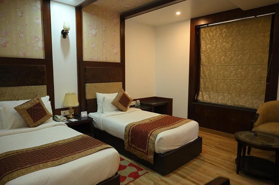 Square Inn Hotel,Varanasi Bagian luar foto