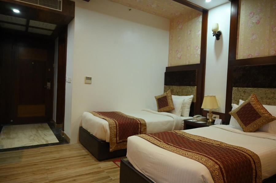 Square Inn Hotel,Varanasi Bagian luar foto