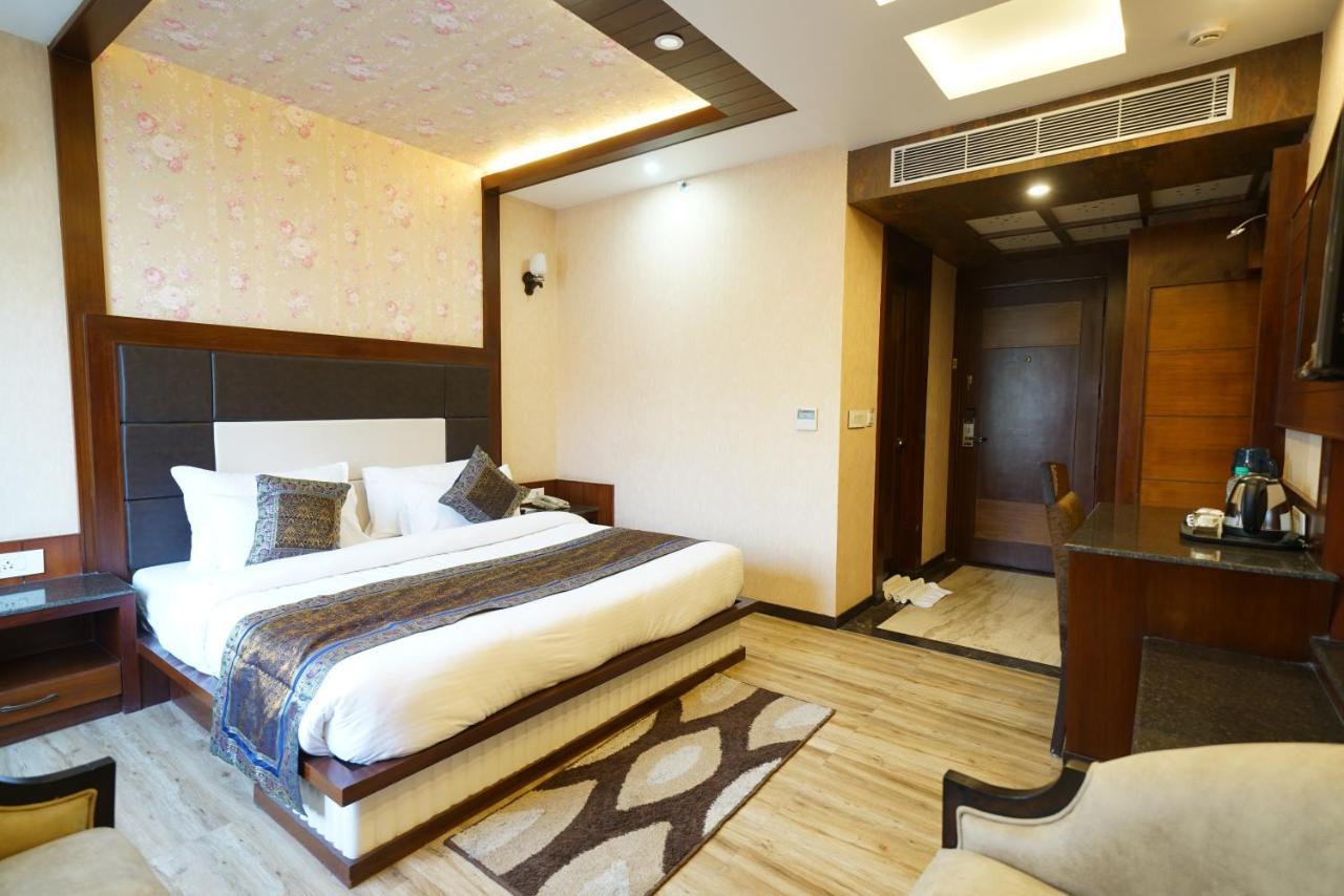 Square Inn Hotel,Varanasi Bagian luar foto