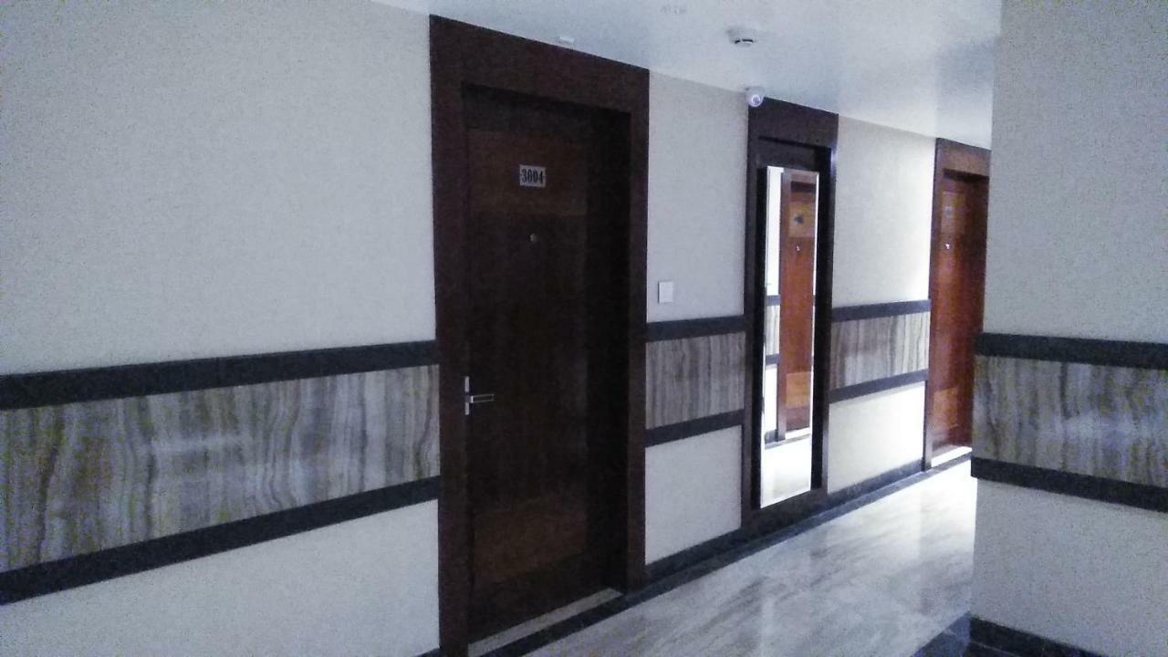 Square Inn Hotel,Varanasi Bagian luar foto