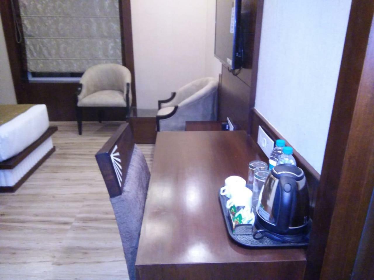 Square Inn Hotel,Varanasi Bagian luar foto