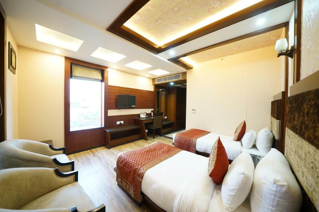 Square Inn Hotel,Varanasi Bagian luar foto