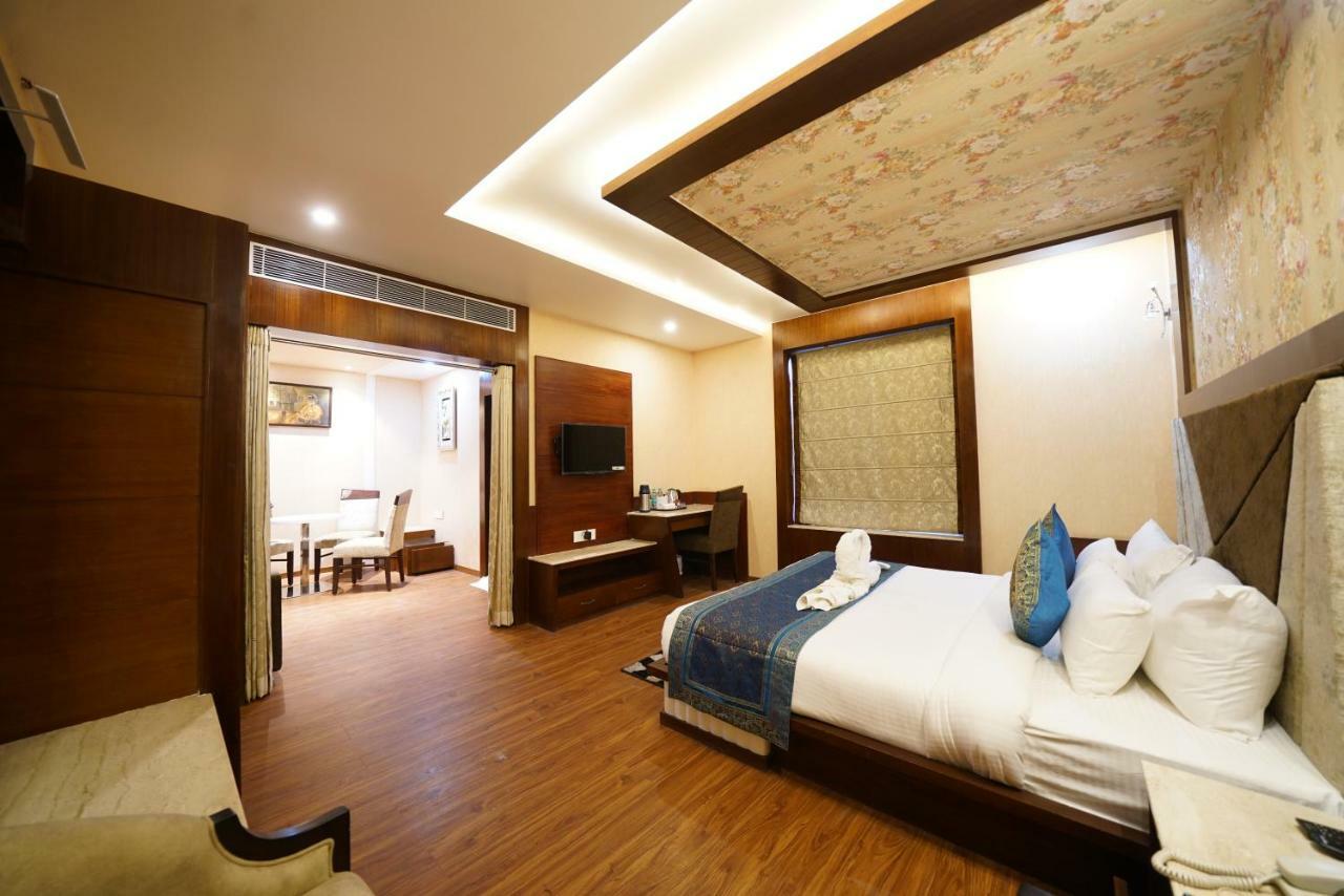 Square Inn Hotel,Varanasi Bagian luar foto