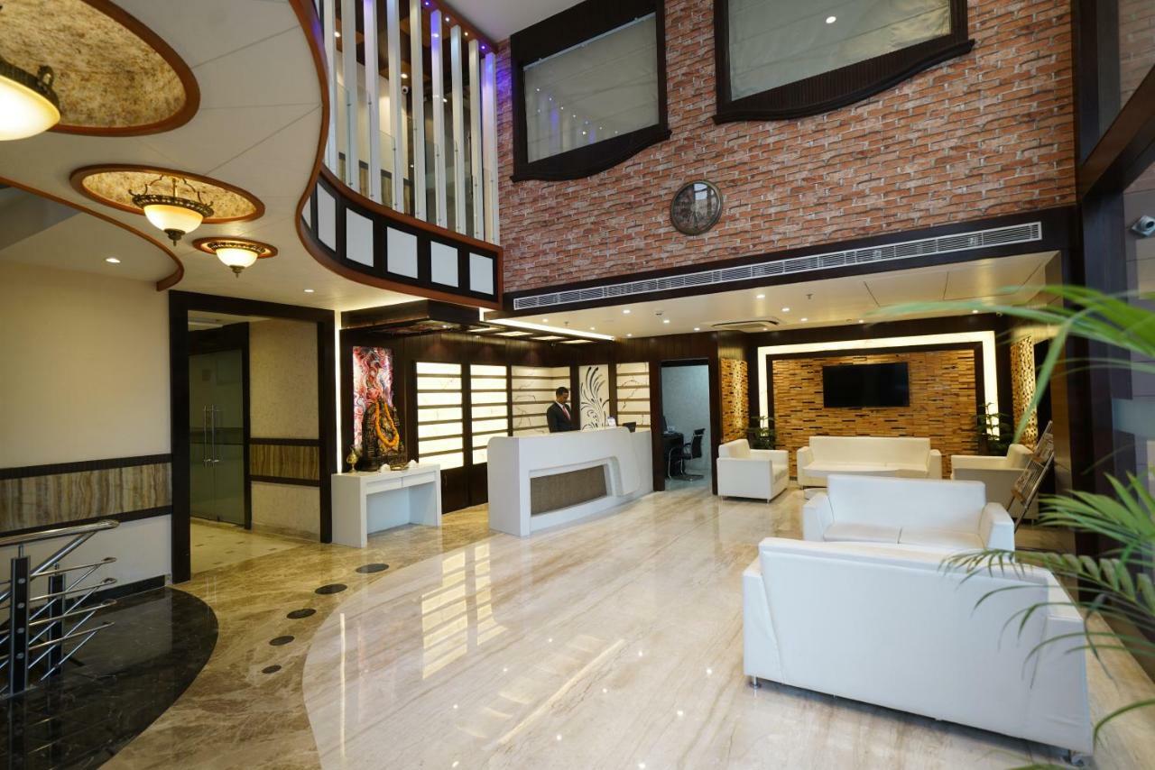 Square Inn Hotel,Varanasi Bagian luar foto
