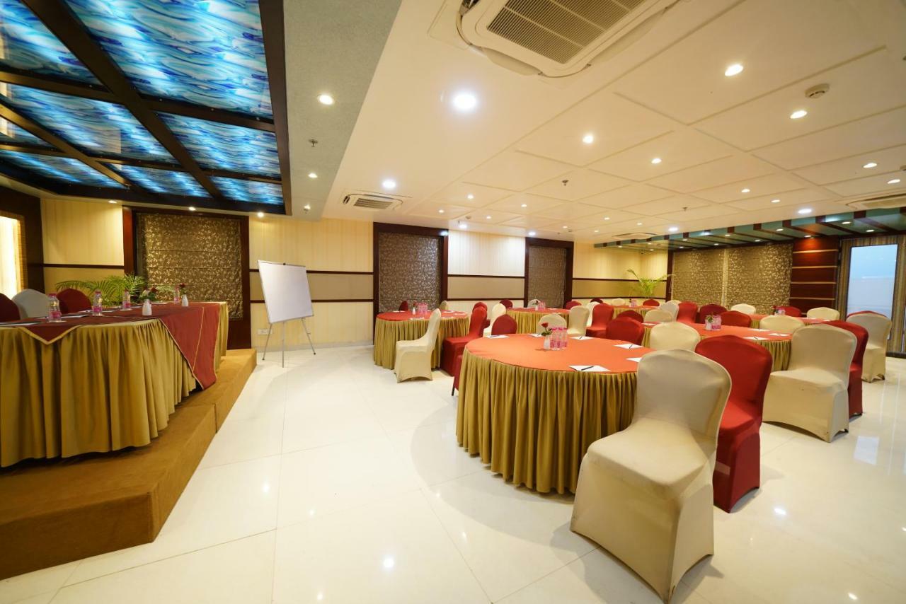 Square Inn Hotel,Varanasi Bagian luar foto