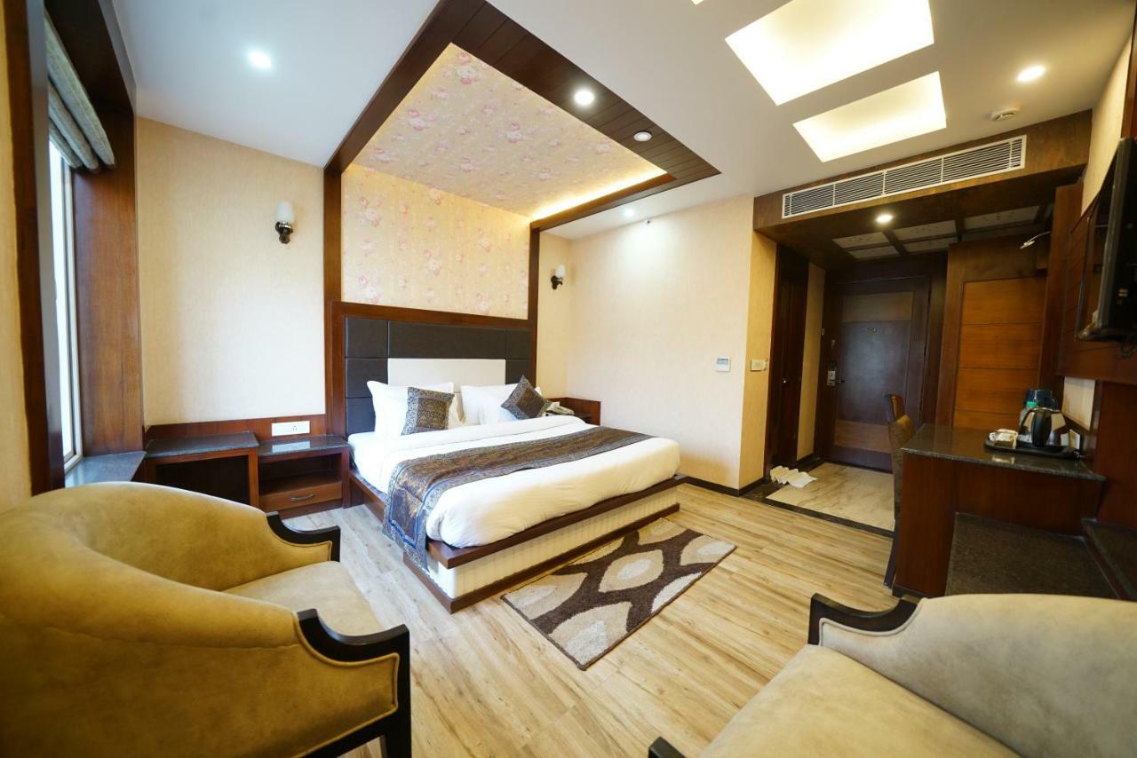 Square Inn Hotel,Varanasi Bagian luar foto