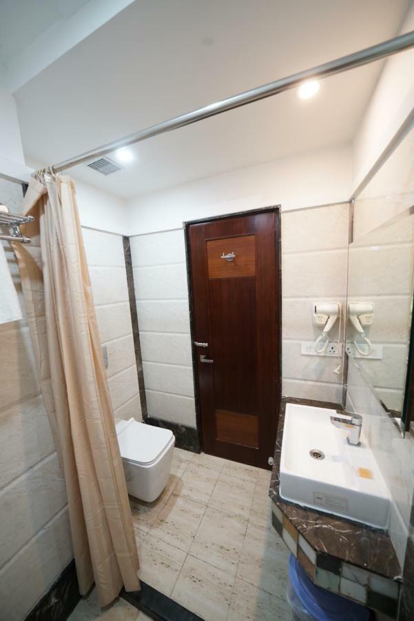 Square Inn Hotel,Varanasi Bagian luar foto