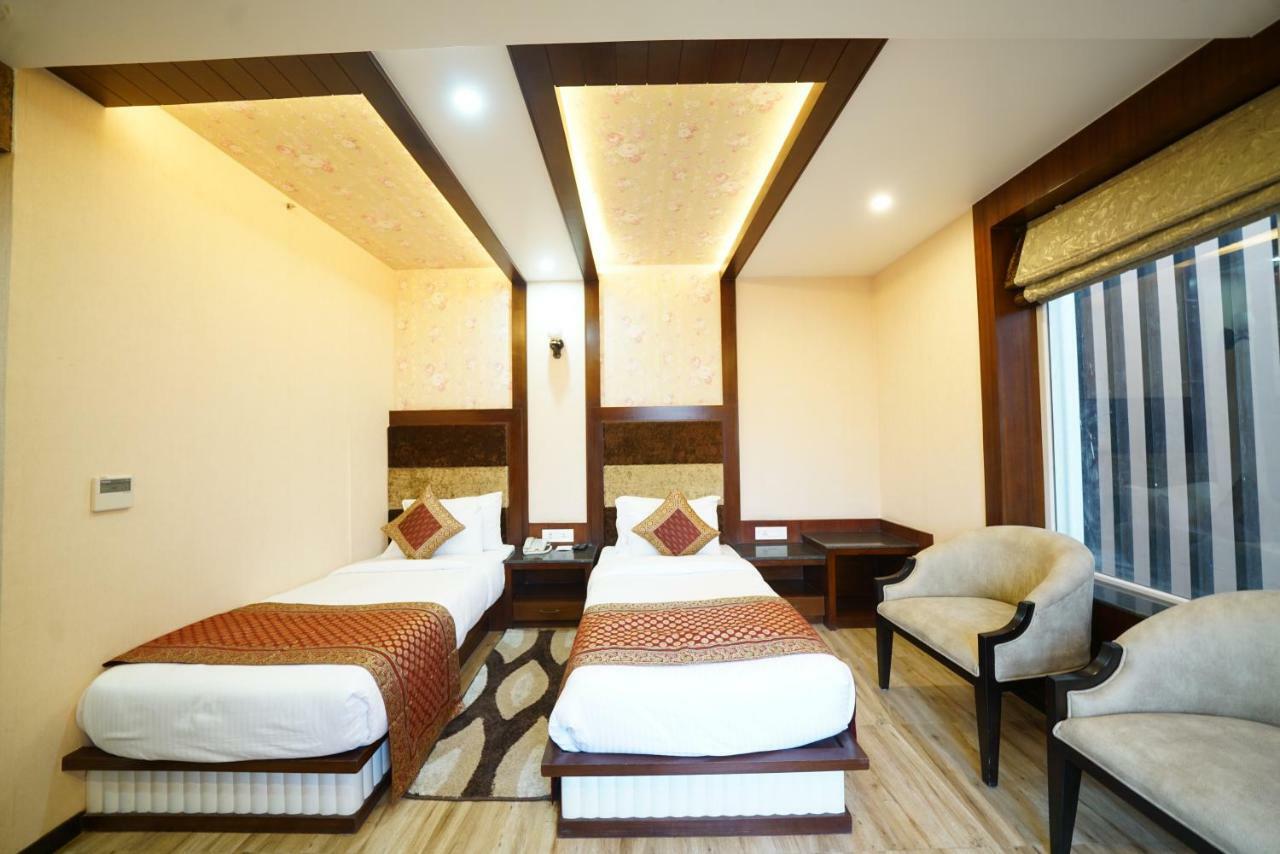 Square Inn Hotel,Varanasi Bagian luar foto