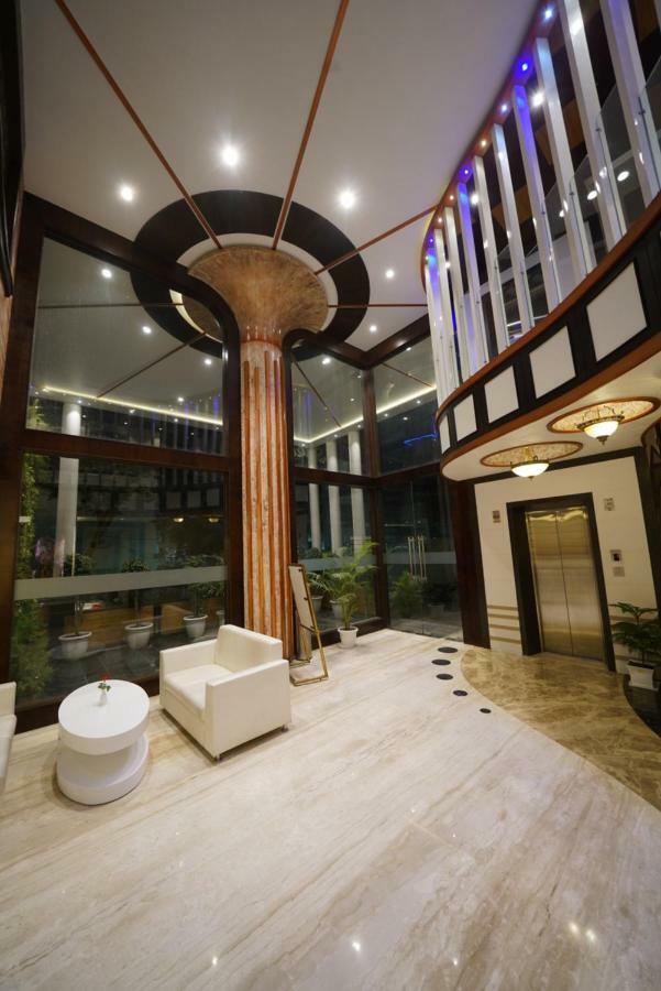 Square Inn Hotel,Varanasi Bagian luar foto